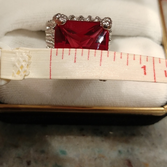 Red gemstone ring - Picture 5 of 5
